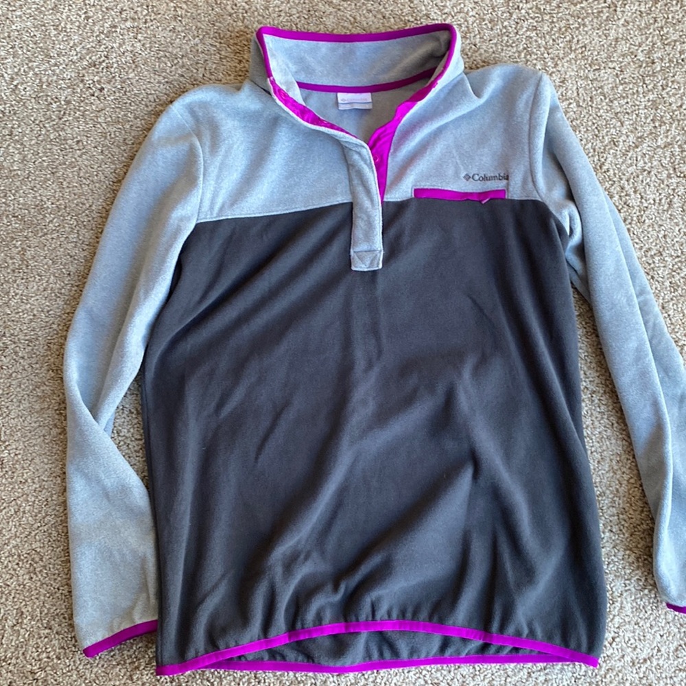 Columbia women’s size L pullover. Great condition.